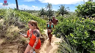Aventura na Praia de Nudismo Acaba Todo Mundo Transando na Orgia | Joao O Safado - Lunna Geek - Brinquedo Ator 2 - Pitbull Porn ( PARTE 1 )